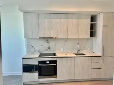 Brand-New 1 bedroom condo close to University of Toronto &TMU