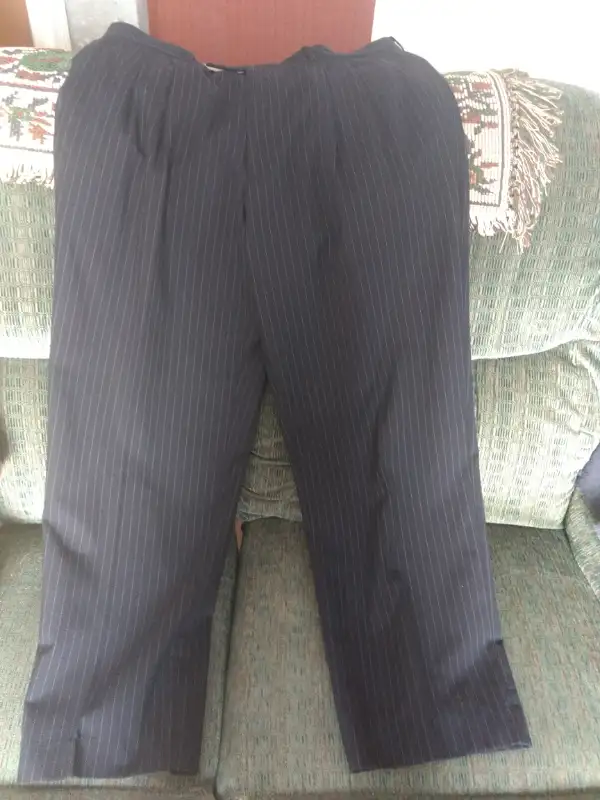 Men's suit jacket and dress pants in Men's in Stratford - Image 3