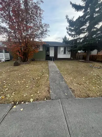 Queen size bed furnished bedroom Shared accommodation Utilities included Bus stop out front of house...