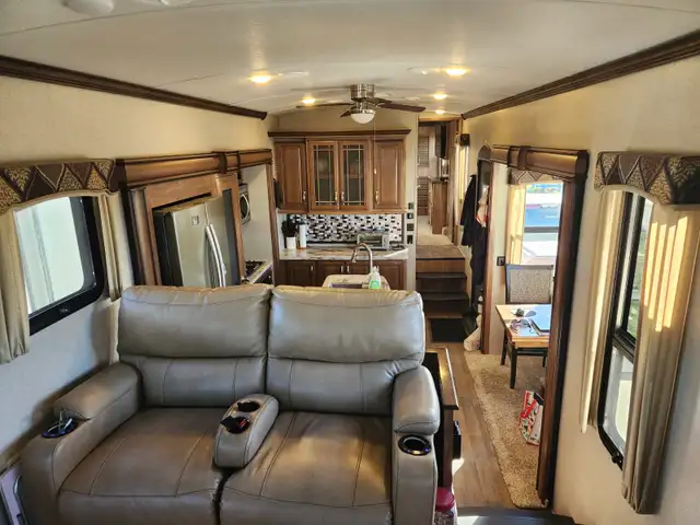 41Ft 5th wheel - priced for quick sale in Travel Trailers & Campers in Regina - Image 6