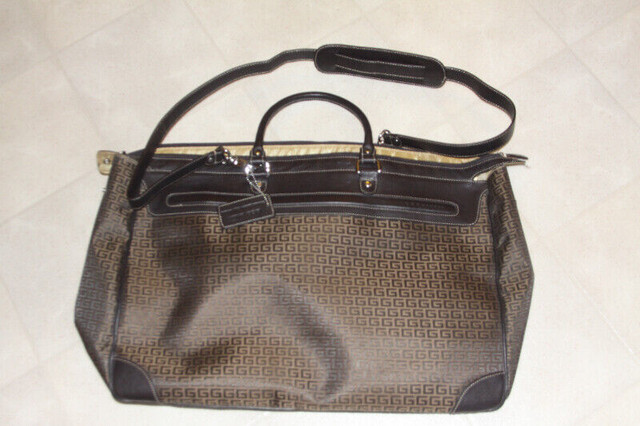 new KGB Studio genuine Leather bag ( tote ) 20" x 15" x 7.5" in Women's - Bags & Wallets in Lethbridge