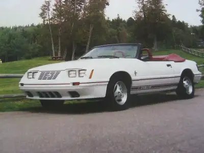 20th Anniversary Edition (has plaque attesting to this) ----only 670 convertibles made. Has original...