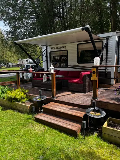 Trailer - 2018 Wildwood 31 ft permanently parked at Shelter Valley Park in Grafton, Ont. includes 1...
