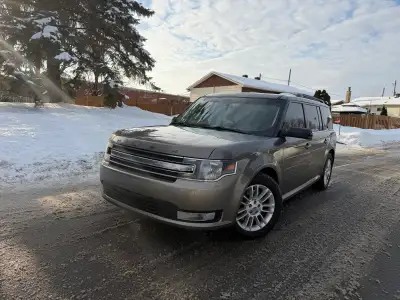 Bonjour à vendre, une Ford Flex Limited Se trouve parfaitement état Pas de problème mécanique Roule...