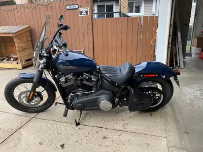 Perfect 2019 Harley Davidson Street Bob New Battery, New Forward Controls, New Windshield . new swin...