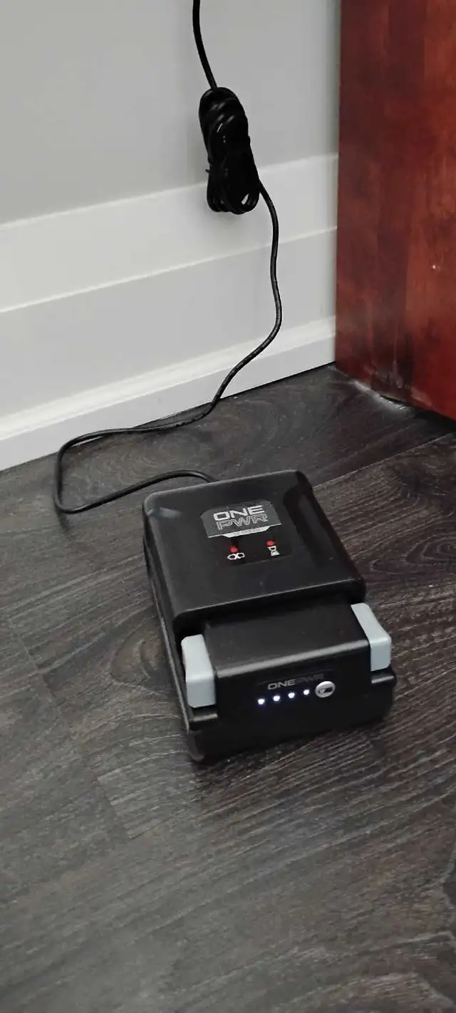 Cordless Vacuum in Vacuums in Markham / York Region - Image 7