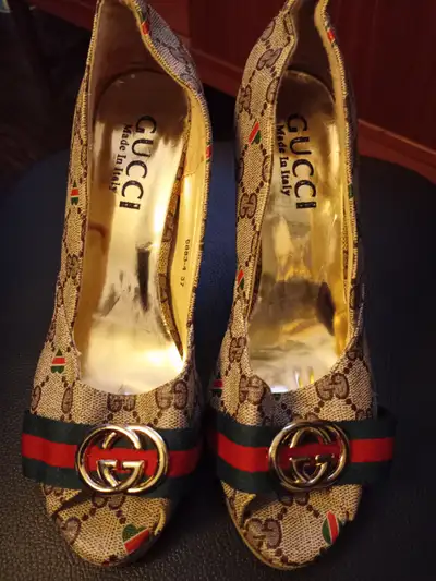Women Gucci shoes SIZE 37, Made in Italy, View more