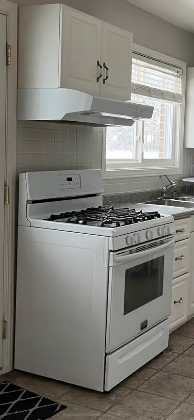 30” Frigidaire gallery gas stove. Everything in working order For pick up in Nobleton