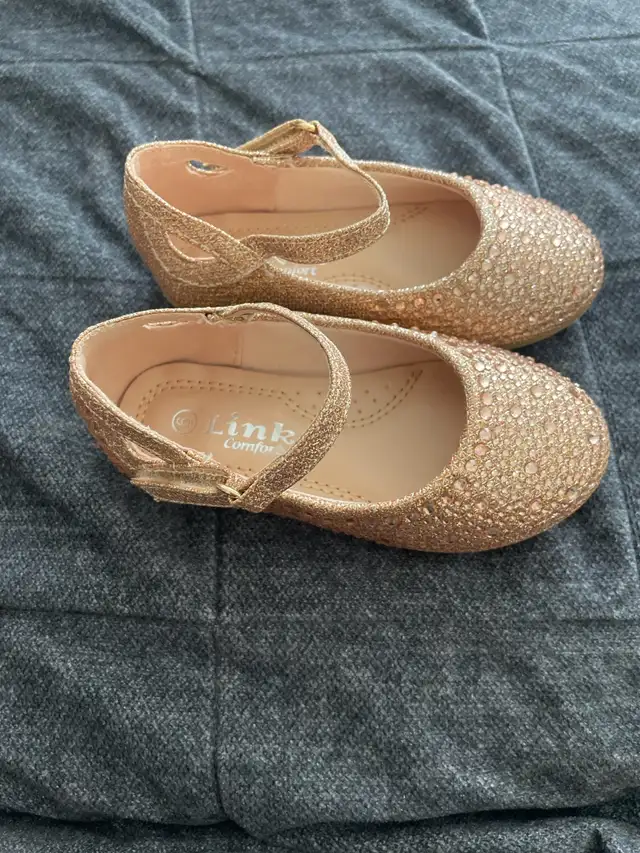 New Rose Gold Glitter Mary Jane shoes  in Clothing - 2T in Calgary - Image 3