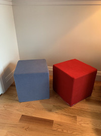 Pouffes cube colorés (2)