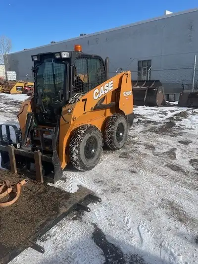 2022 Case SR201B Snow Pusher and Bucket Fully serviced at 2500 Hours Heat, A/C, Heated Seats, Stereo...