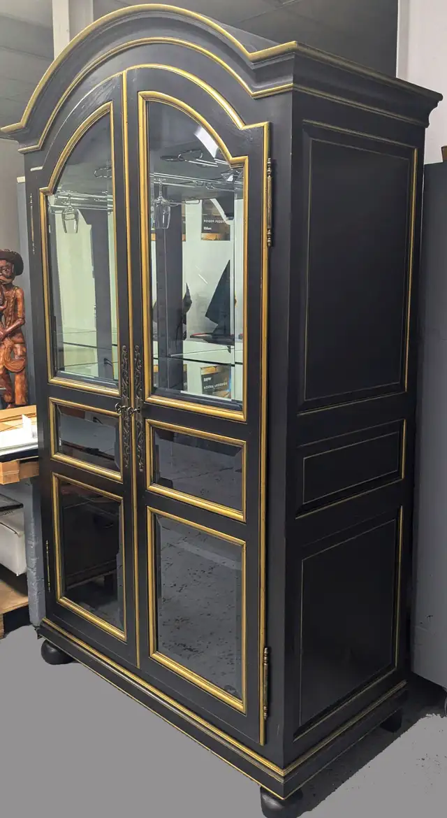 Armoire Vaisselier / Bar in Hutches & Display Cabinets in City of Montréal - Image 6