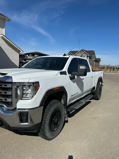 2023 GMC 2500 SLE Good clean maintained truck, all highway kms Bfg k03 Tires 50% Freshly serviced Km...