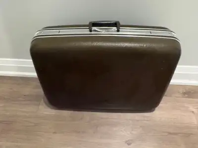 Hard brown suitcase Diplomat brand, View more