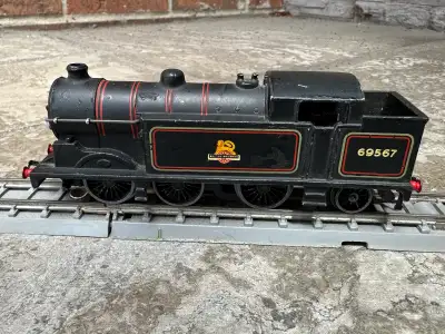 Hornby Dublo 0-6-2 Tank Locomotive Plus Extra, View more