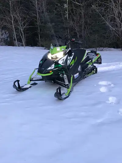 Selling my 2018 highcountry 800, 2900km comes with a can, underglow and new sliders. $7500
