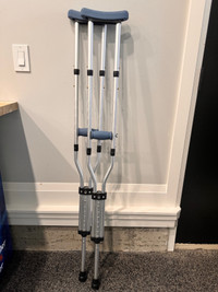 Folding crutches