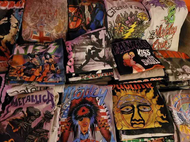 Wanted Vintage Band Merch & Shirts in Men's in Oshawa / Durham Region - Image 2