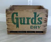 Caisse en bois pour bière de gingembre Gurd's de Mtl wooden case