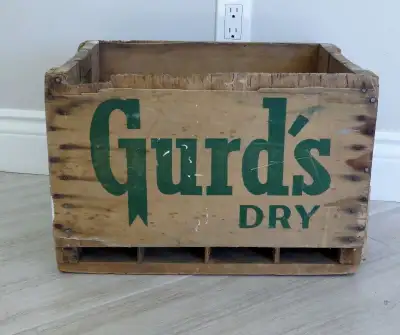 Caisse en bois pour bière de gingembre Gurd's de Mtl wooden case, View more