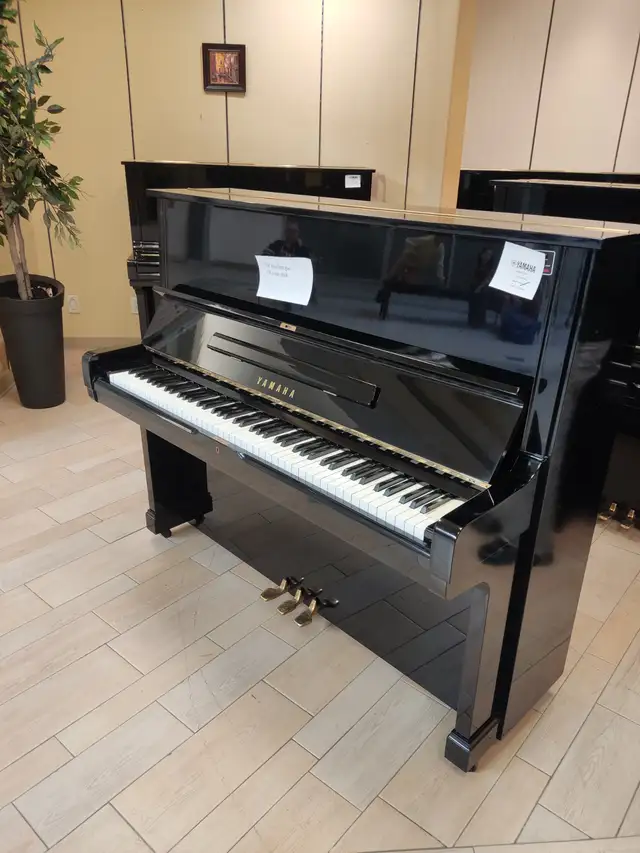 Piano Yamaha U2G in Pianos & Keyboards in Longueuil / South Shore - Image 2