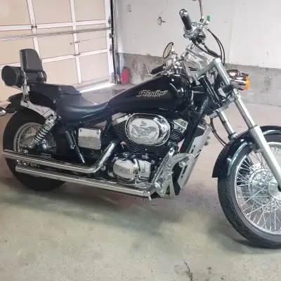 Great looking bike never been dropped comes with side bads, drives great, easy to change gear, sound...