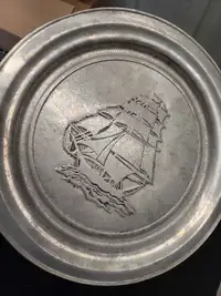 Antique Cast Iron Plate, Assiette en fonte