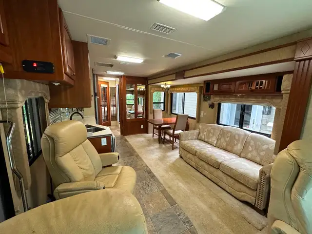 Class A motorhome 2008 in RVs & Motorhomes in Delta/Surrey/Langley - Image 9