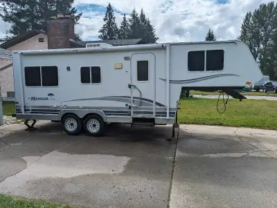 2005 Okanagan eclipse 5th wheel excellent condition. Call 250 814 8697.