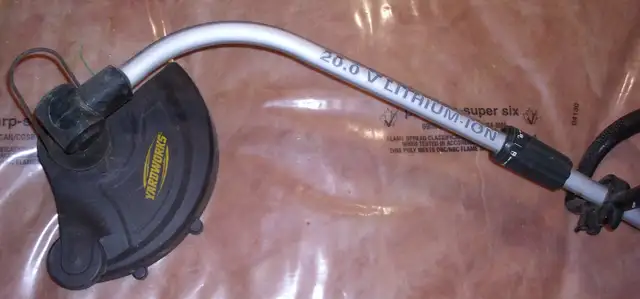 Yardworks grass trimmer/edger in Lawnmowers & Leaf Blowers in Mississauga / Peel Region - Image 6