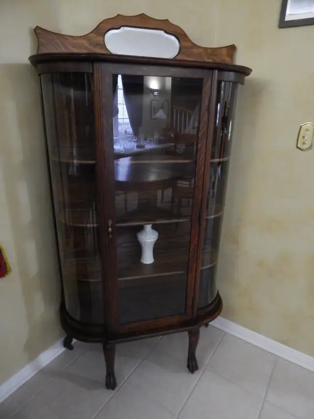 Curio Cabinet - Vintage (delivered) in Hutches & Display Cabinets in Ottawa - Image 2