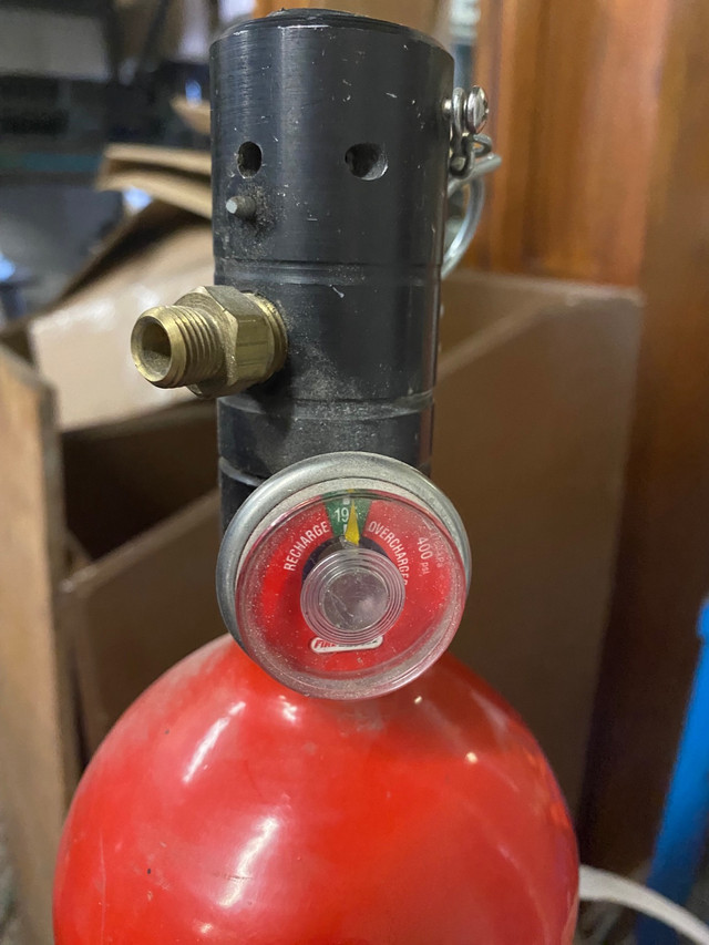 Halon fire suppression bottle  in Other Business & Industrial in Barrie - Image 3