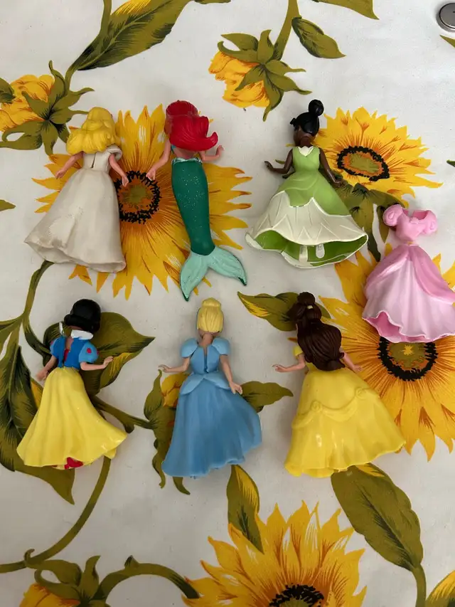 6 Disney Princesses Lot with Rubber Dresses in Toys in Oshawa / Durham Region - Image 3