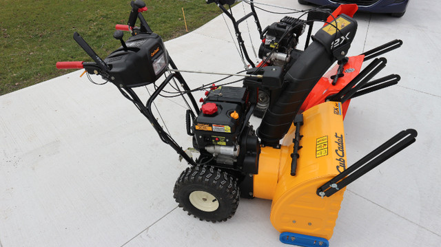 Ariens or Cub Cadet 24 Inch Snowblowers...MINT in Snowblowers in St. Catharines - Image 3