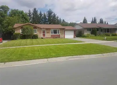 Sharing room available from feb 1st. Its near to the fleming college and heating, laundary available...