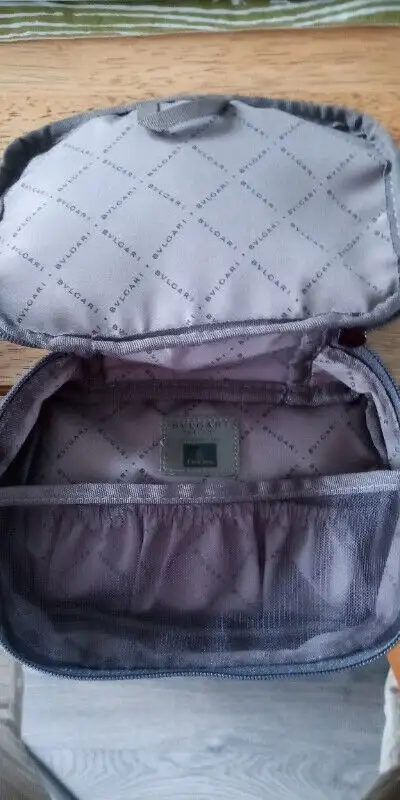 Emirat Business Class Toiletry Bags Signed by Bulgary in Other in Drummondville - Image 7