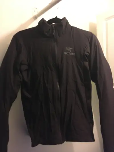 Genuine Arc’teryx In excellent condition. Nice dark purple colour. Smoke and pet free home.