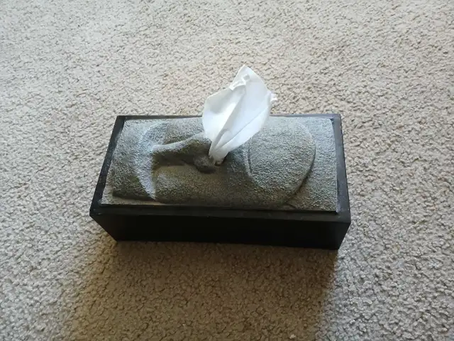 Easter Island Tissue Box Holder in Home Décor & Accents in Calgary - Image 2