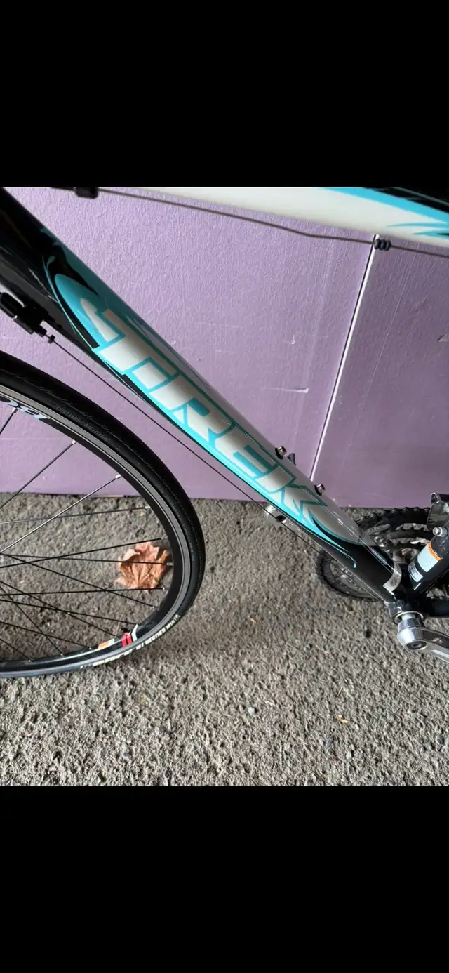 TREK ROAD BIKE (27 speed) in Road in Ottawa - Image 3