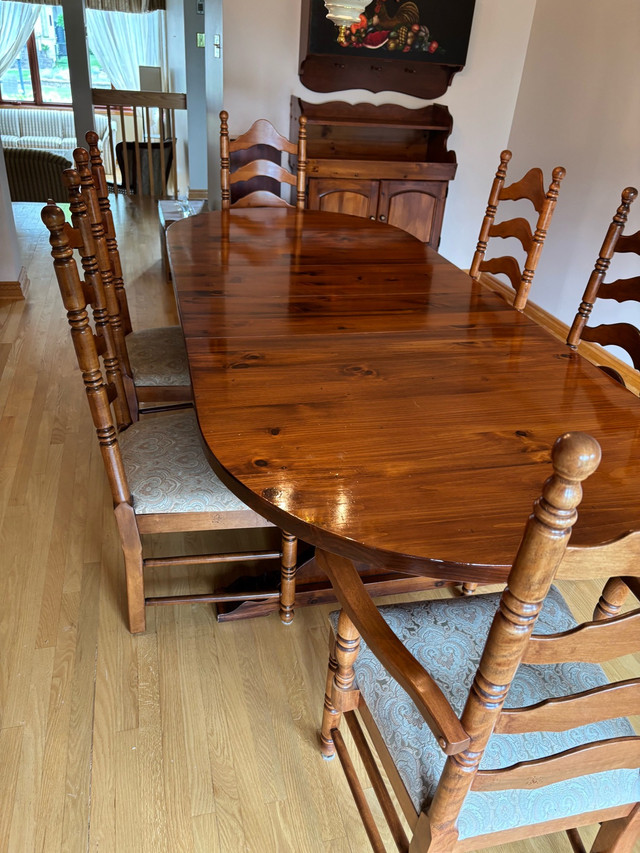 Table de cuisine avec 6 chaises dans Mobilier de salle à manger et cuisine  à Laval/Rive Nord - Image 2