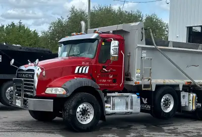 2021 - Fresh safety June 7th, 2025. 298,000km. Working lightly still. Automatic m-drive transmission...