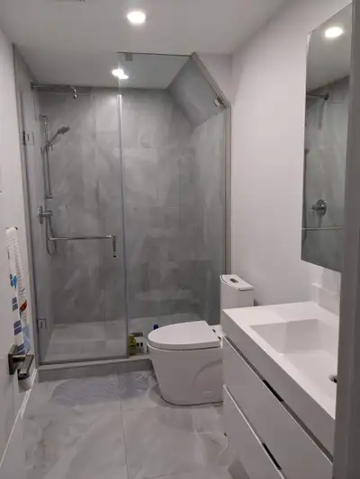 Walking distance to many shops, restaurant and groceries. Share with 1 other responsible young profe...