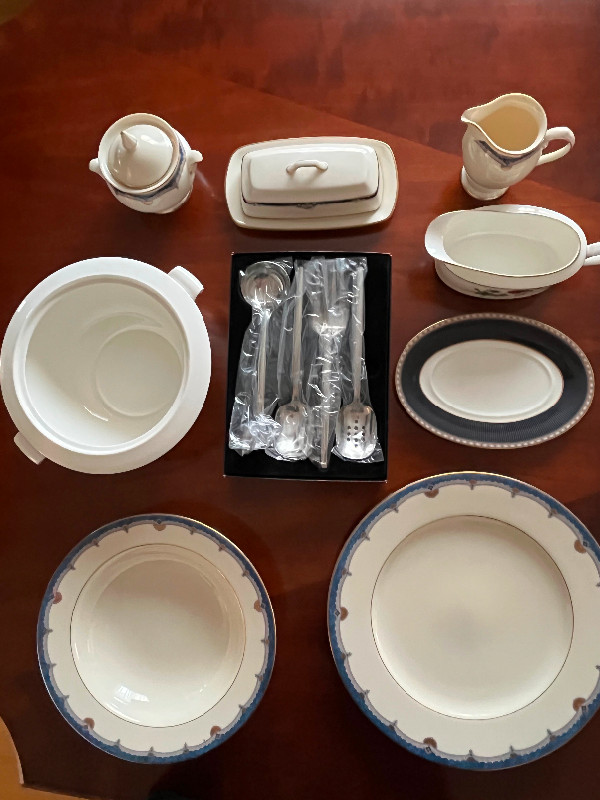 Mikasa Fine Ivory dinnerware set-Majestic Hall, 8 sets (48 piec) in Kitchen & Dining Wares in Markham / York Region - Image 4