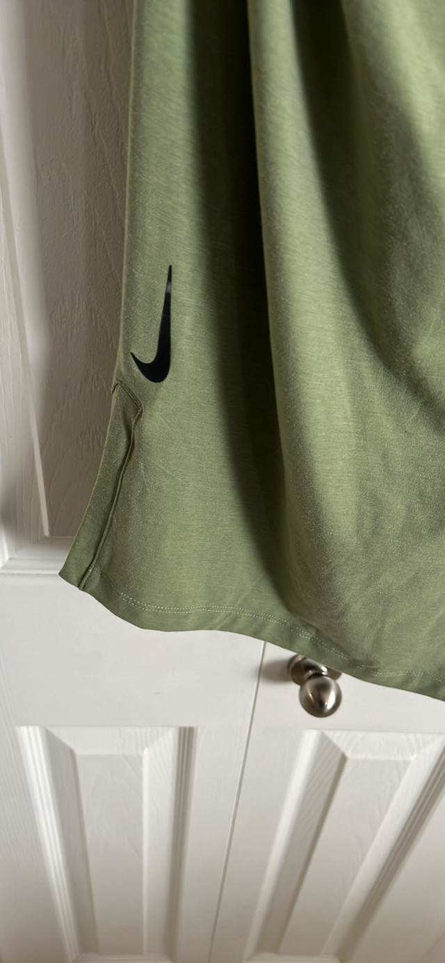 Nike dri-fit slim shirt  in Men's in La Ronge - Image 2