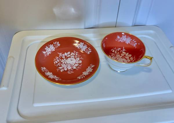 Vintage Aynsley Fine English Bone China Teacup & Saucer Orange w in Arts & Collectibles in Burnaby/New Westminster - Image 2