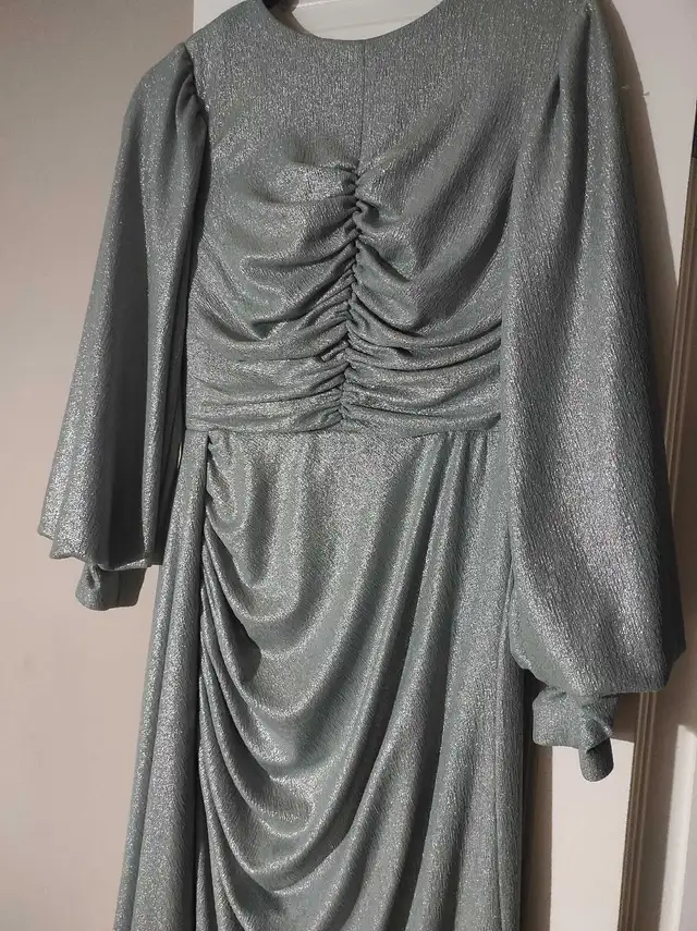 Grad dress  in Women's - Dresses & Skirts in Edmonton - Image 4