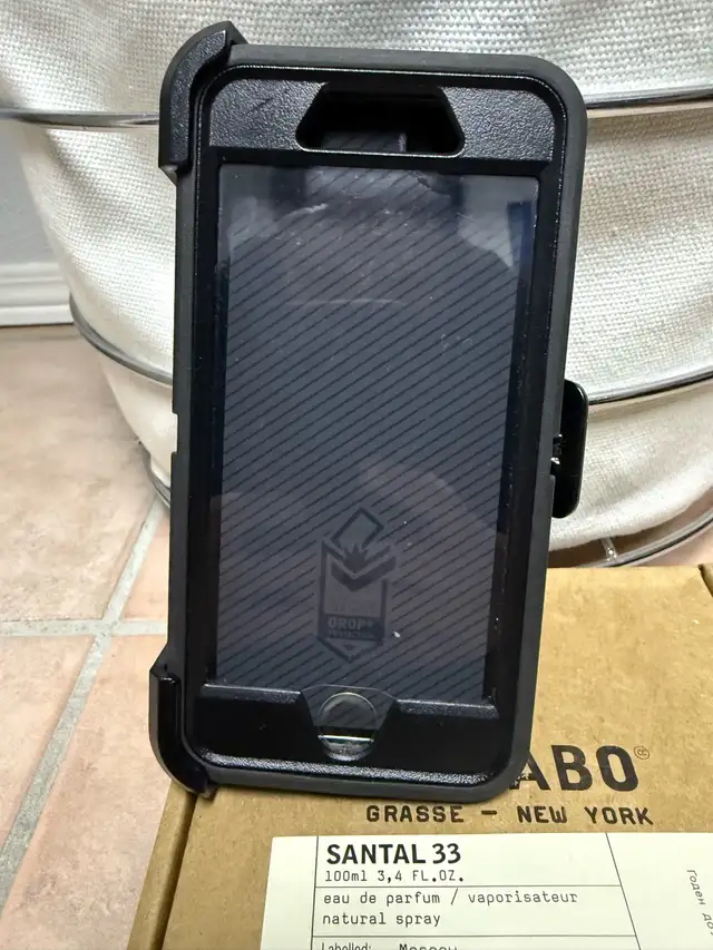 otterbox defender case in Cell Phone Accessories in City of Toronto - Image 2