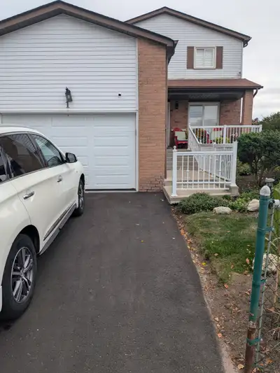 1 bedroom apartment for rent with one washroom separate entrance pet free smoke free 1 parking spot....