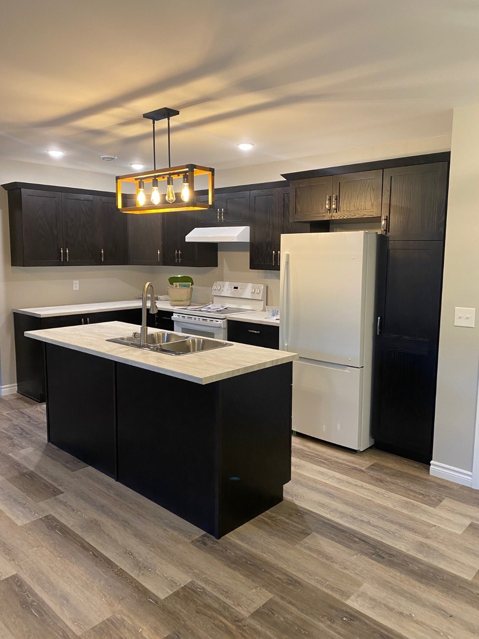 NEWER 2 BEDROOM APARTMENTS IN KINGSTON 2