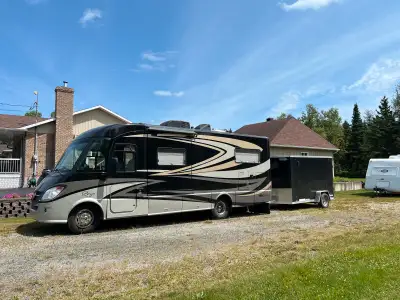 Je mets en vente mon magnifique Reyo 2013, un motorisé de classe A qui allie luxe et confort sur la...